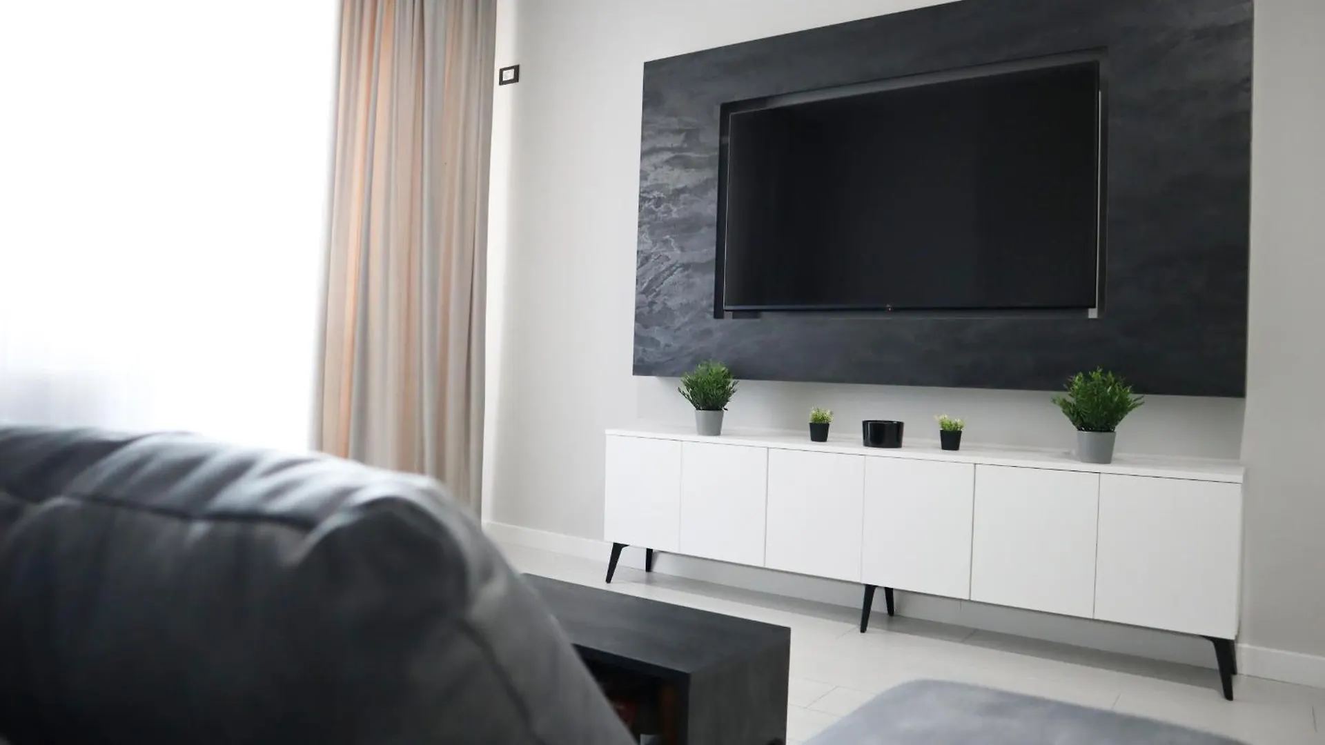 Karimi Apartment - Grand Kristal Residence Bucuresti 0*, Bucharest